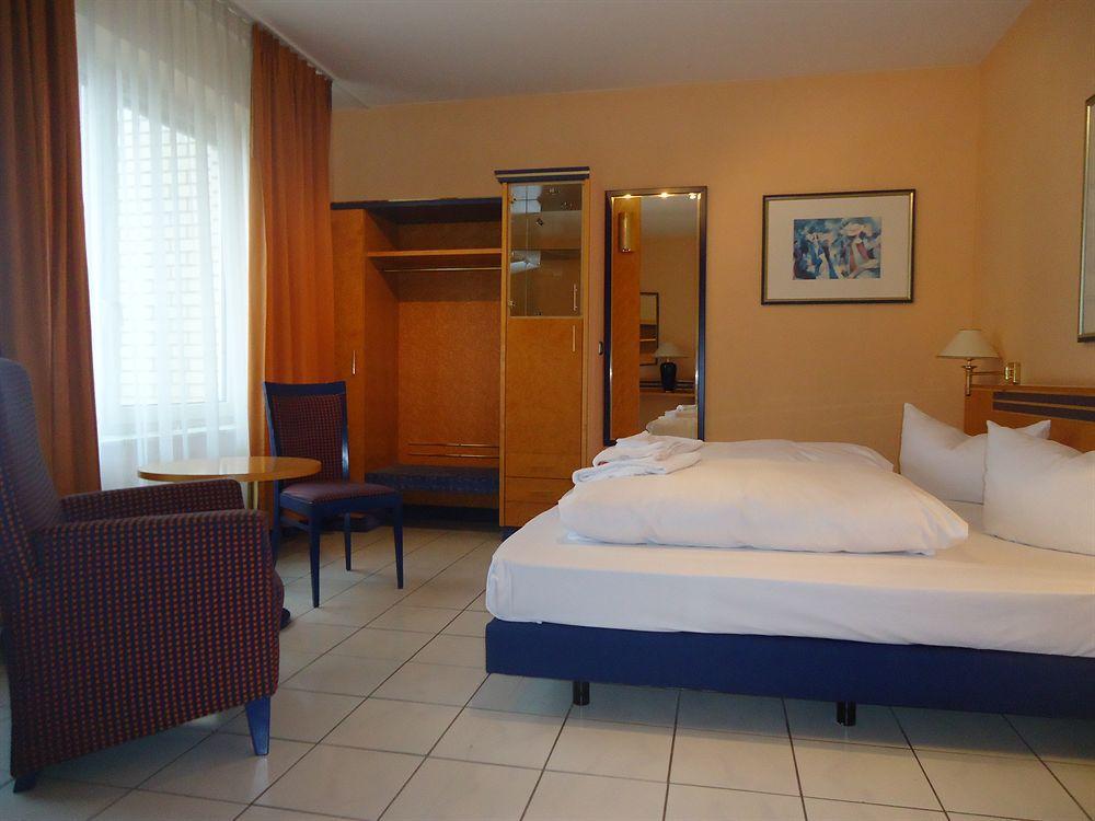 Hotel Rahlstedter Hof Hamburg-Harburg Exteriör bild