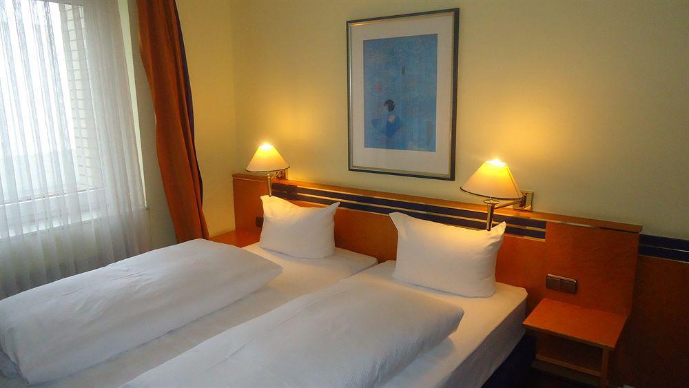Hotel Rahlstedter Hof Hamburg-Harburg Exteriör bild