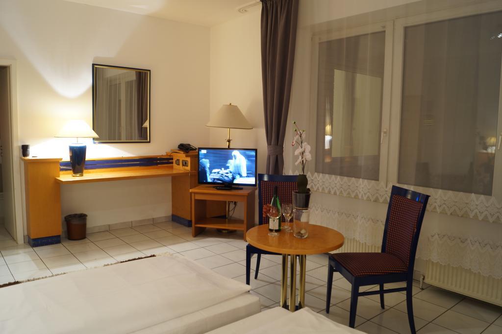 Hotel Rahlstedter Hof Hamburg-Harburg Exteriör bild