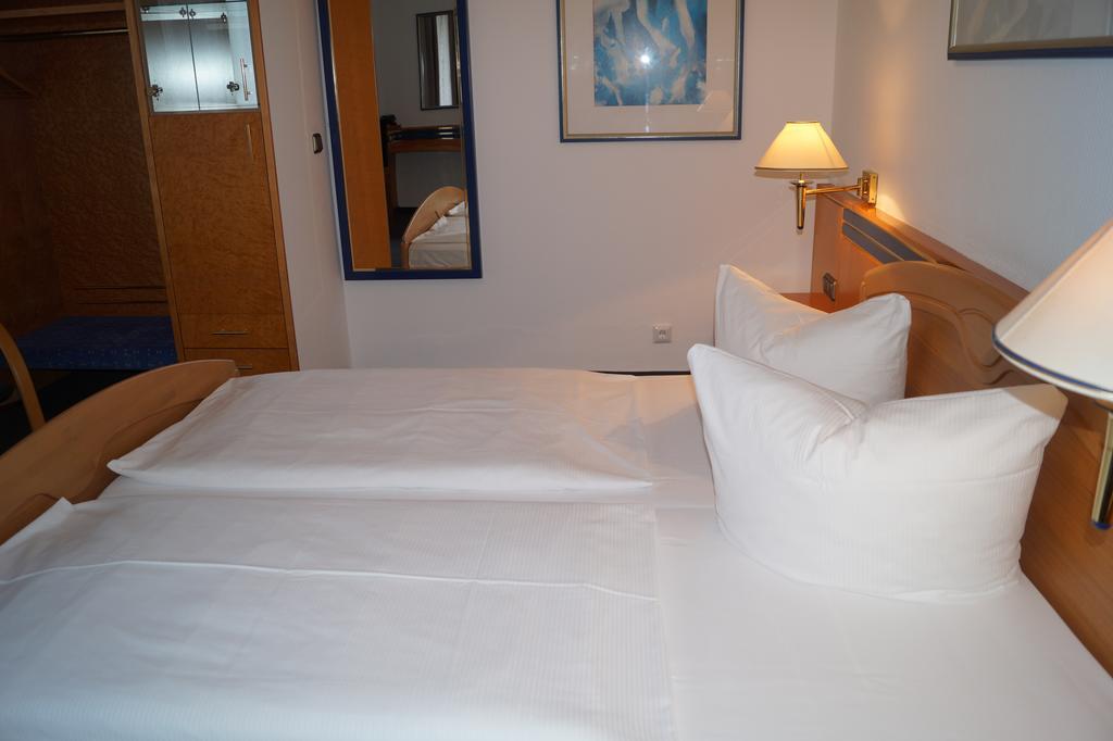 Hotel Rahlstedter Hof Hamburg-Harburg Exteriör bild