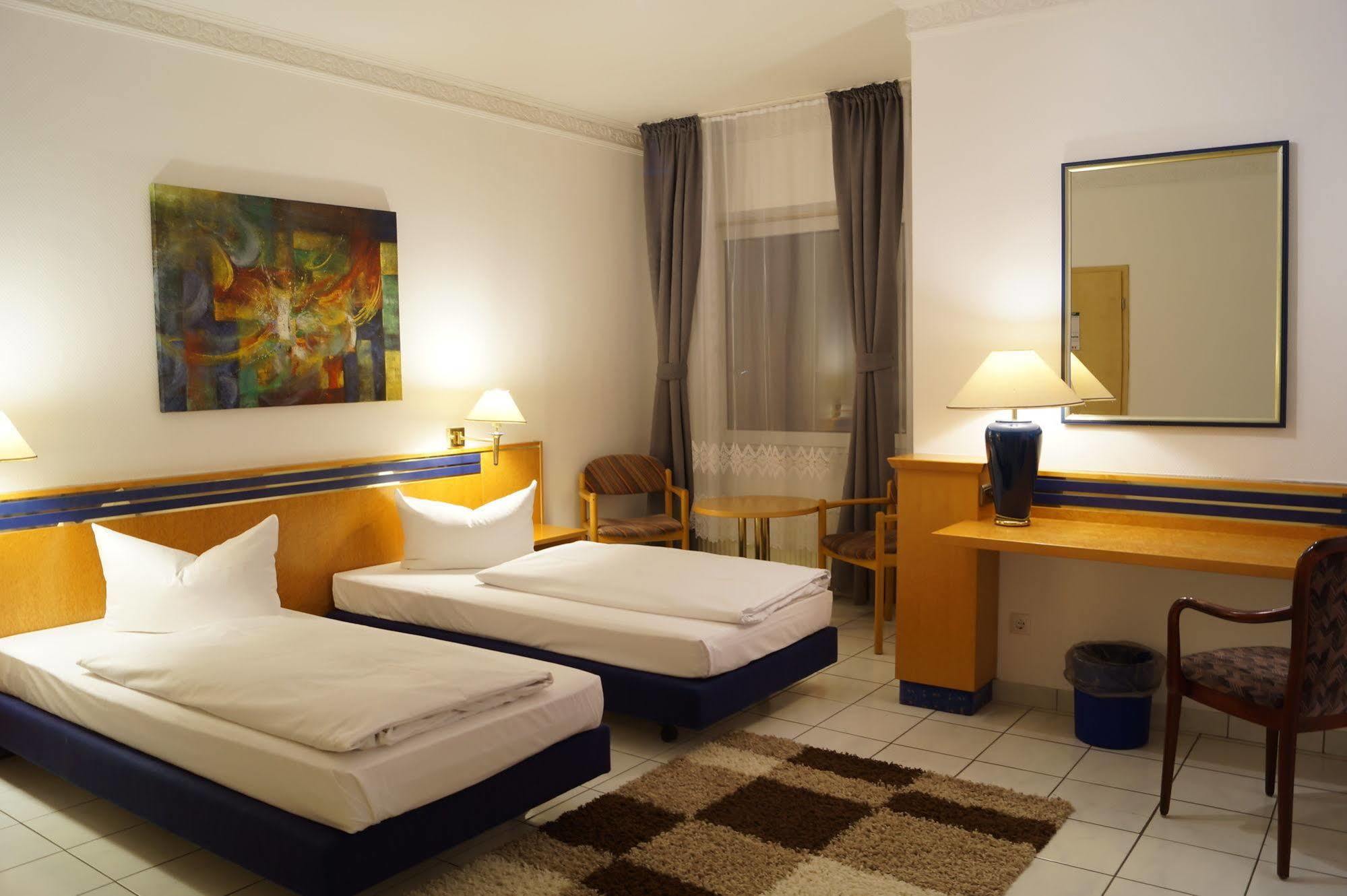 Hotel Rahlstedter Hof Hamburg-Harburg Exteriör bild