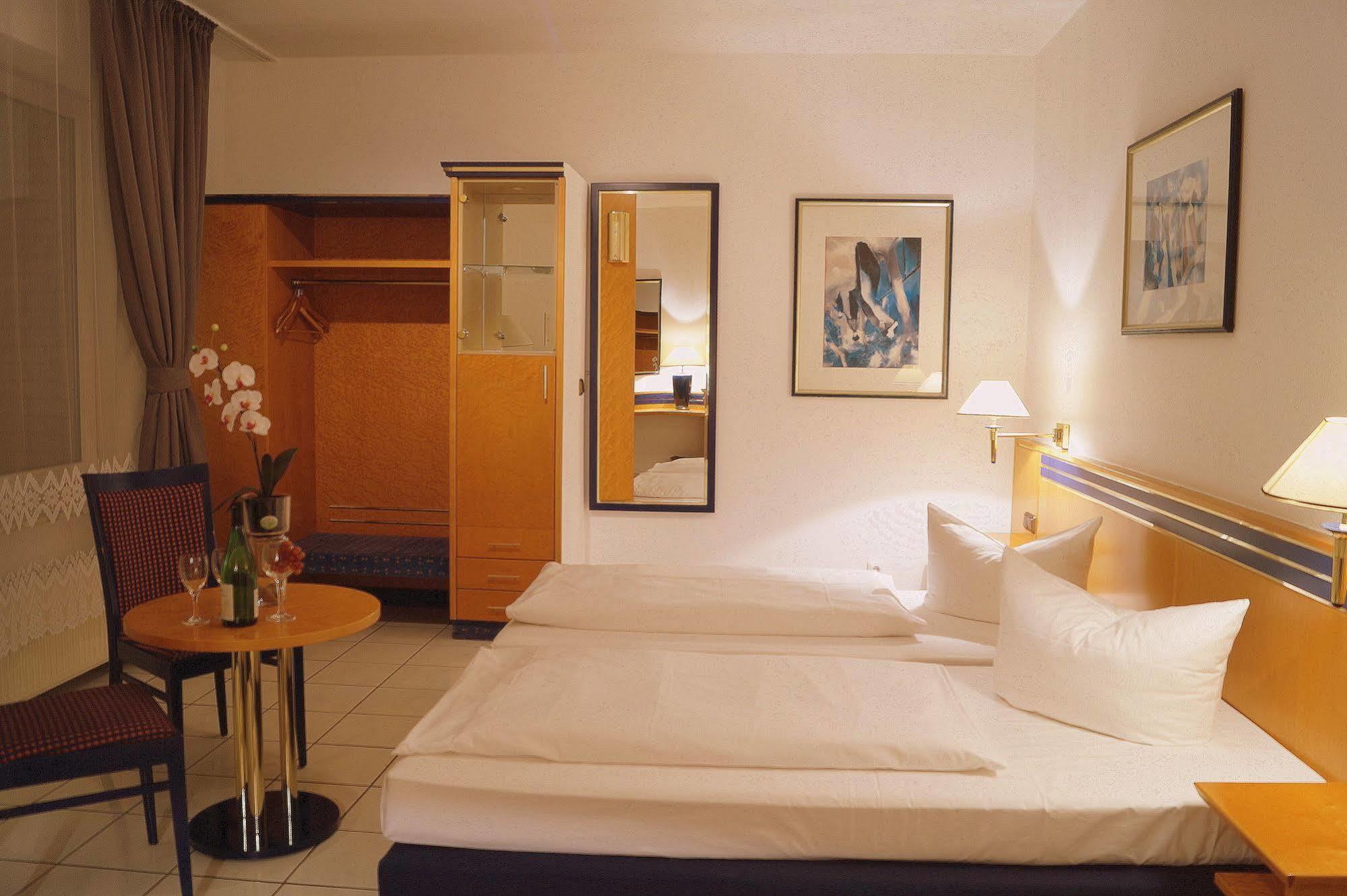 Hotel Rahlstedter Hof Hamburg-Harburg Exteriör bild